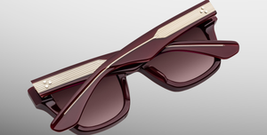 Die TORRANCE in Reserve aus der STANLEY KUBRICK by JMM Kollektion: ikonische Luxusbrille in limitierter Edition, inspiriert von The Shining. Ausdrucksstark, exklusiv und zeitlos.