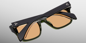 Jacques Marie Mage Torino Borneo - Luxussonnenbrille, handgemacht in Japan mit grünem Bügel und orangenen Gläsern