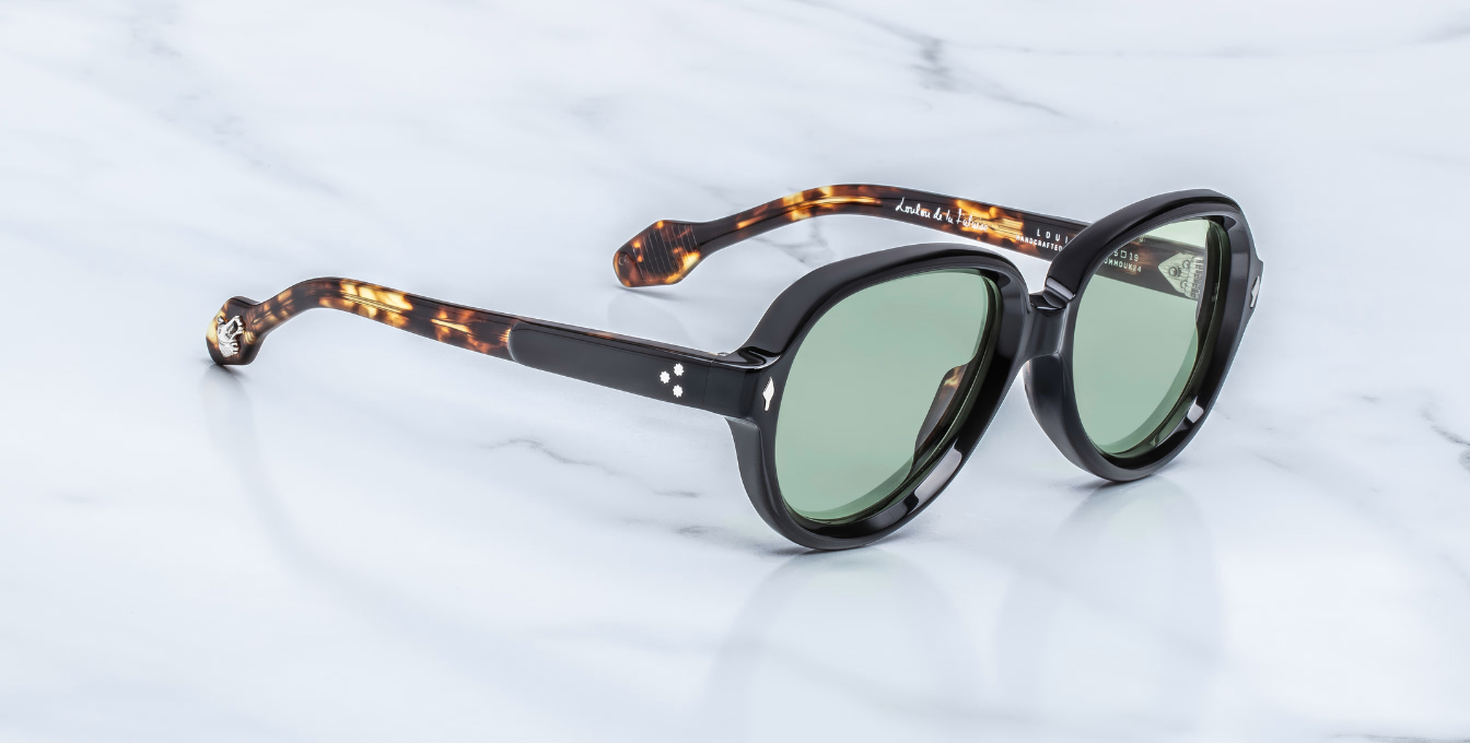 Jacques Marie Mage Louise Londres - Aviatorförmige limitierte Luxussonnenbrille, handgefertigt in Japan mit schwarzen Bügeln und Deep Grass Gläsern. 