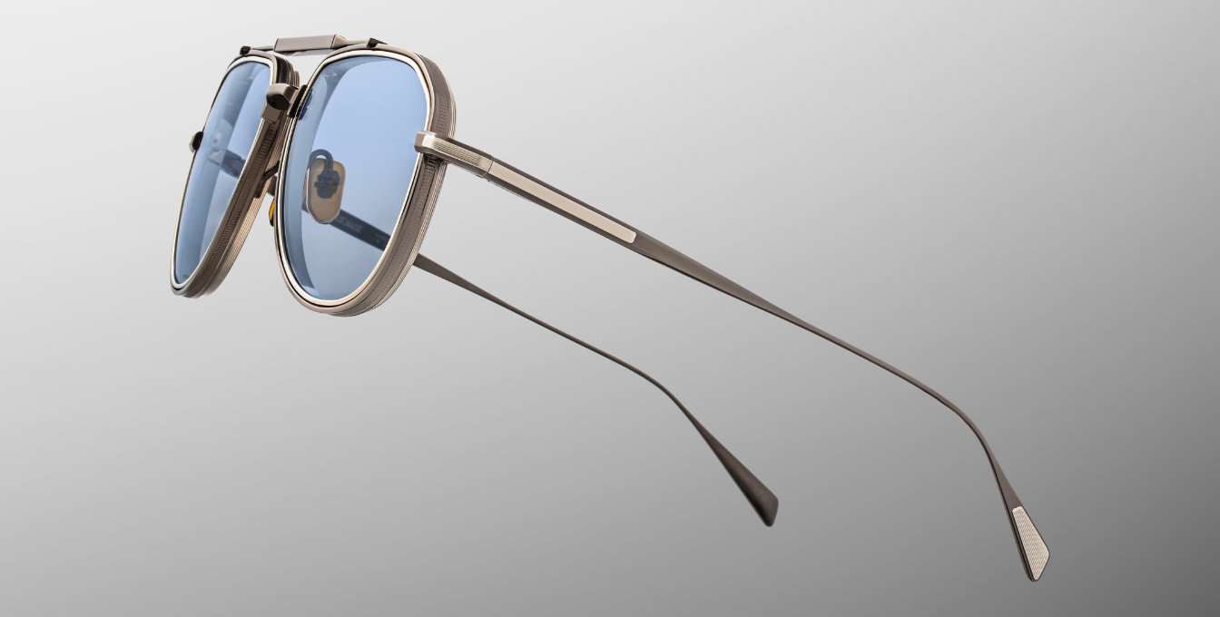 Jacques Marie Mage Commander Antique Silver – rechteckige Luxussonnenbrille in Antique Silver, Dreiviertelansicht