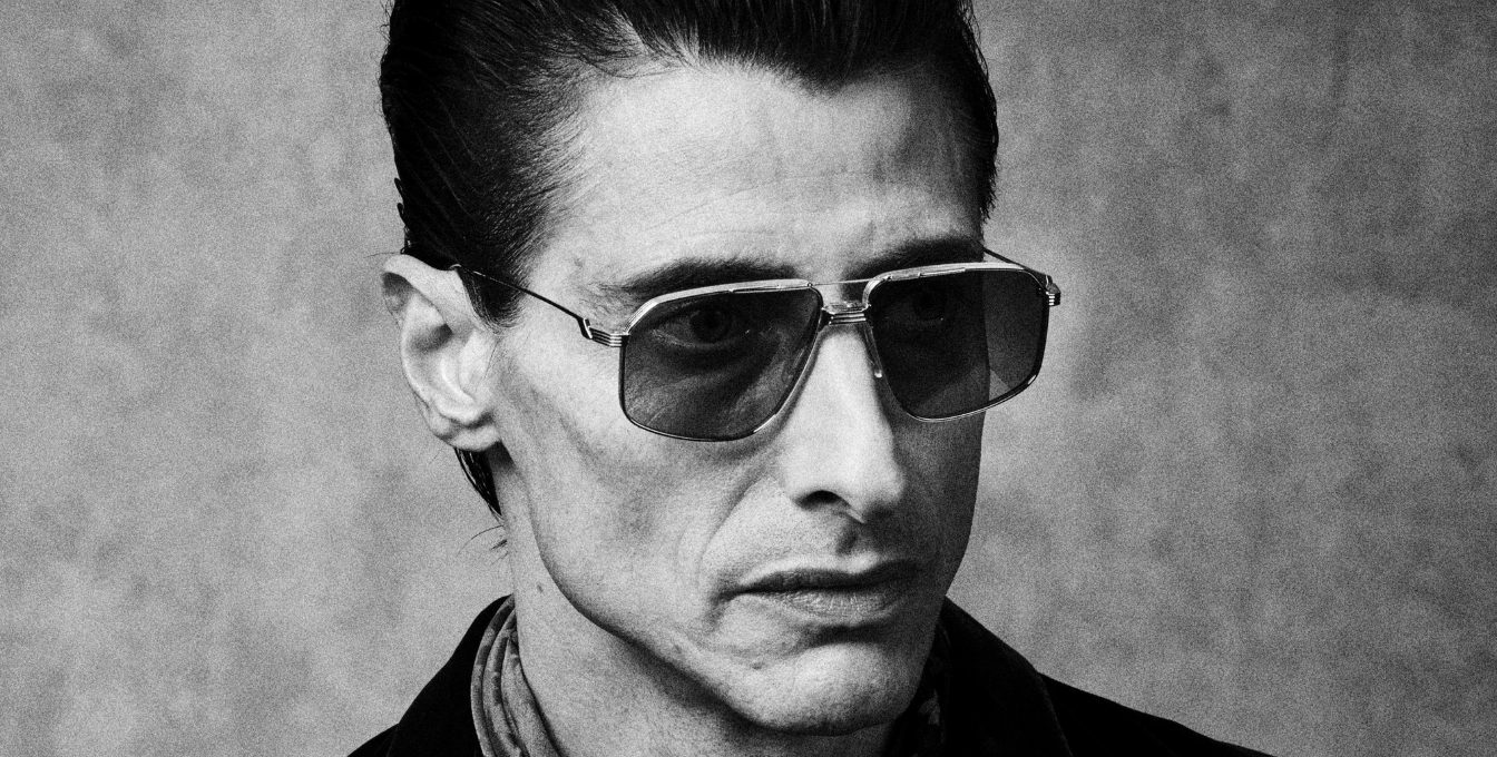 Jacques Marie Mage Jagger Paon Sonnenbrille in Matt Schwarz - limitierte, handgefertigte Luxusbrille in Eckig