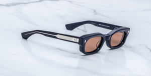 Rechteckige Jacques Marie Mage Whiskeyclone Minuit - Luxussonnenbrille mit blauem Rahmen und rot braunen Gläsern