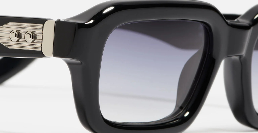 John Dalia P15 | C605 - Luxussonnenbrille mit schwarzem Rahmen und blauen Gläsern.