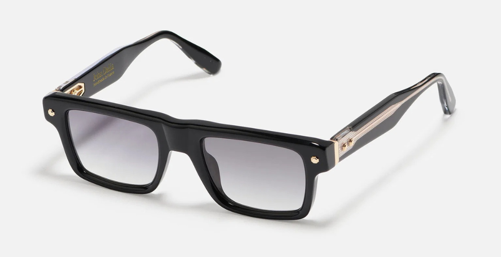 John Dalia P18 | C600 - Luxussonnenbrille mit goldenem Rahmen und grauen Gläsern.