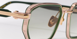 John Dalia Miles | C432 - Luxussonnenbrille mit rosegoldenem Rahmen und grünen Gläsern.
