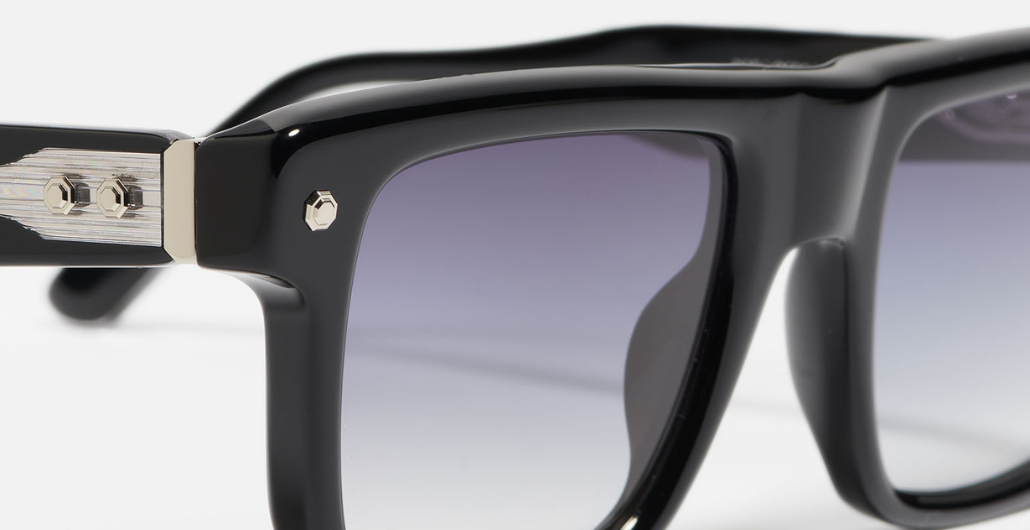 John Dalia P18 | C605 - Luxussonnenbrille mit silbernem Rahmen und blauen Gläsern.