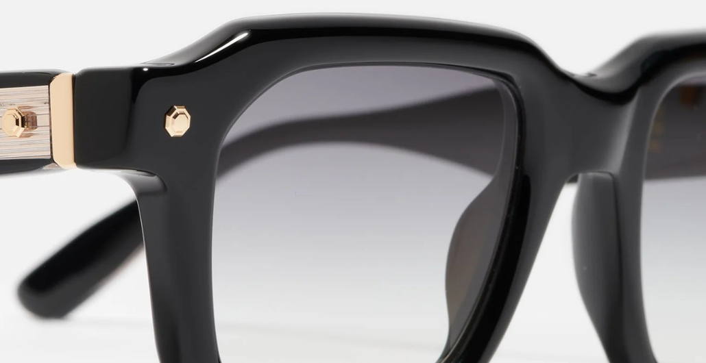 John Dalia P19 | C600 - Luxussonnenbrille mit schwarzen Rahmen und grauen Gläsern. Eckig &amp; Acetat.