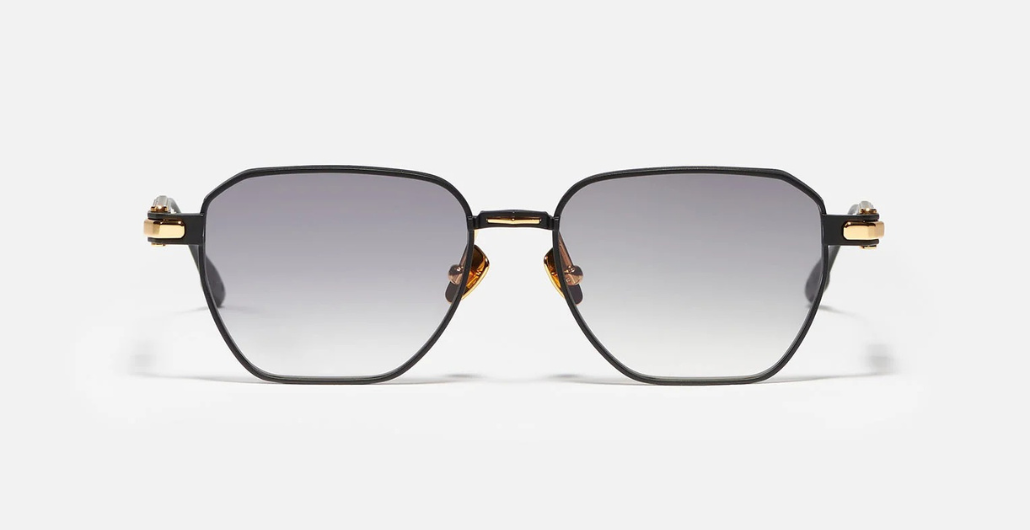 John Dalia Richy | C476 - Luxussonnenbrille mit schwarzer Rahmen und grauen Gläsern. Eckig und aus Titan