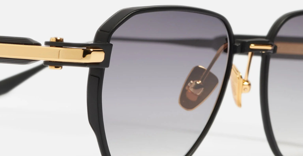 John Dalia Richy | C476 - Luxussonnenbrille mit schwarzer Rahmen und grauen Gläsern. Eckig und aus Titan