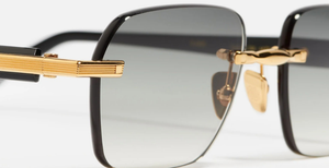 John Dalia Dwayne C506, Eckig und aus Stahl. Goldene Rahmen und grünen Gläser