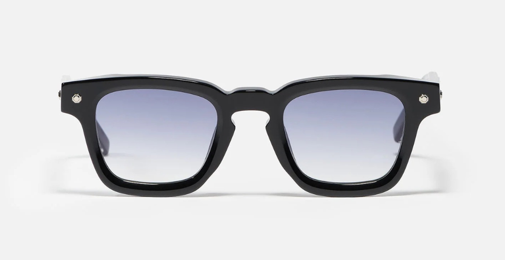 John Dalia P16 | C605 (47) - Luxussonnenbrille mit schwarzen Rahmen und blauen Gläsern.