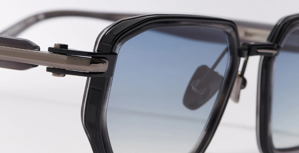 John Dalia Miles | C426 - Luxussonnenbrille mit schwarzem Rahmen und grauen Gläsern.