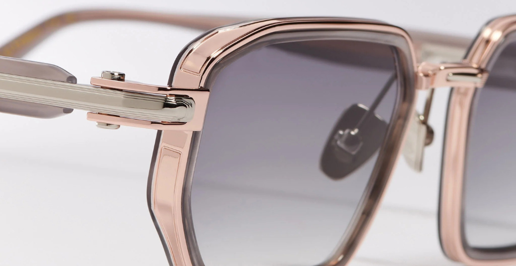 John Dalia Miles | C476 - Luxussonnenbrille mit rosegoldenem Rahmen und grauen Gläsern.