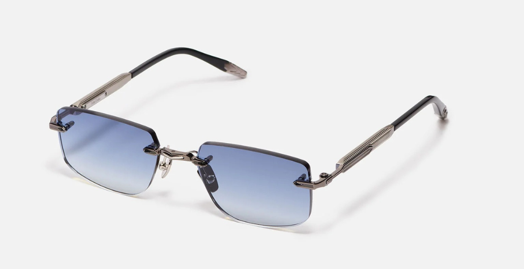 John Dalia R04 | C420 - Luxussonnenbrille mit silbernem Rahmen und blauen Gläsern.