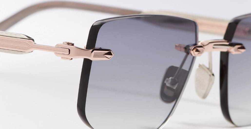John Dalia R04 | C476 - Luxussonnenbrille mit roségoldenem Rahmen und grauen Gläsern.