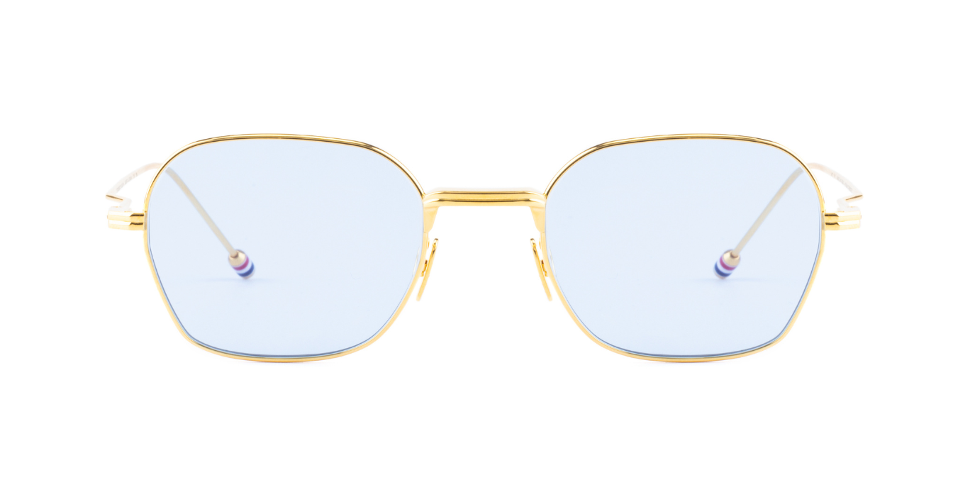 Thom Browne 936b 712 Rechteckige Sonnenbrille mit goldfarbenem Rahmen und hellblauen Gläsern