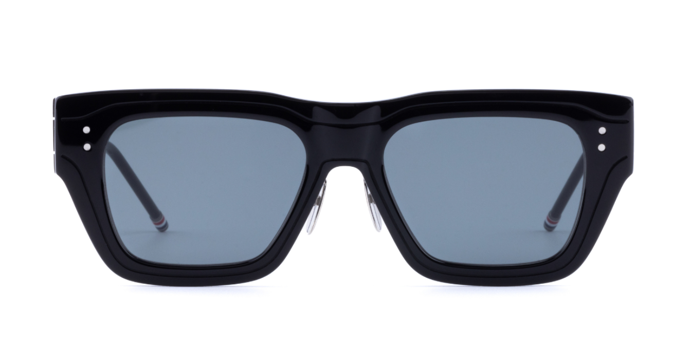 thom browne 947Z 001 Eckige Sonnenbrille mit schwarzem Rahmen und blauen Gläsern