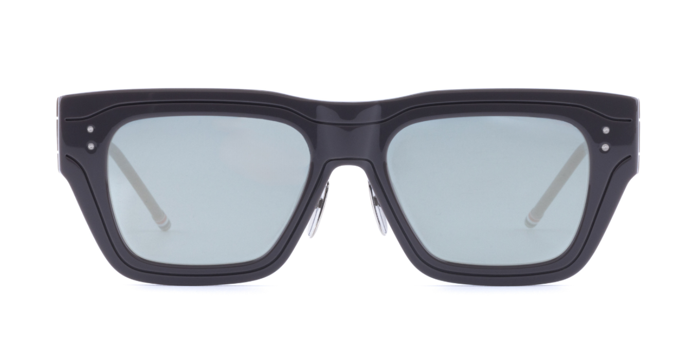 thom browne 947Z 020 Eckige Sonnenbrille mit grauem Rahmen und blauen Gläsern