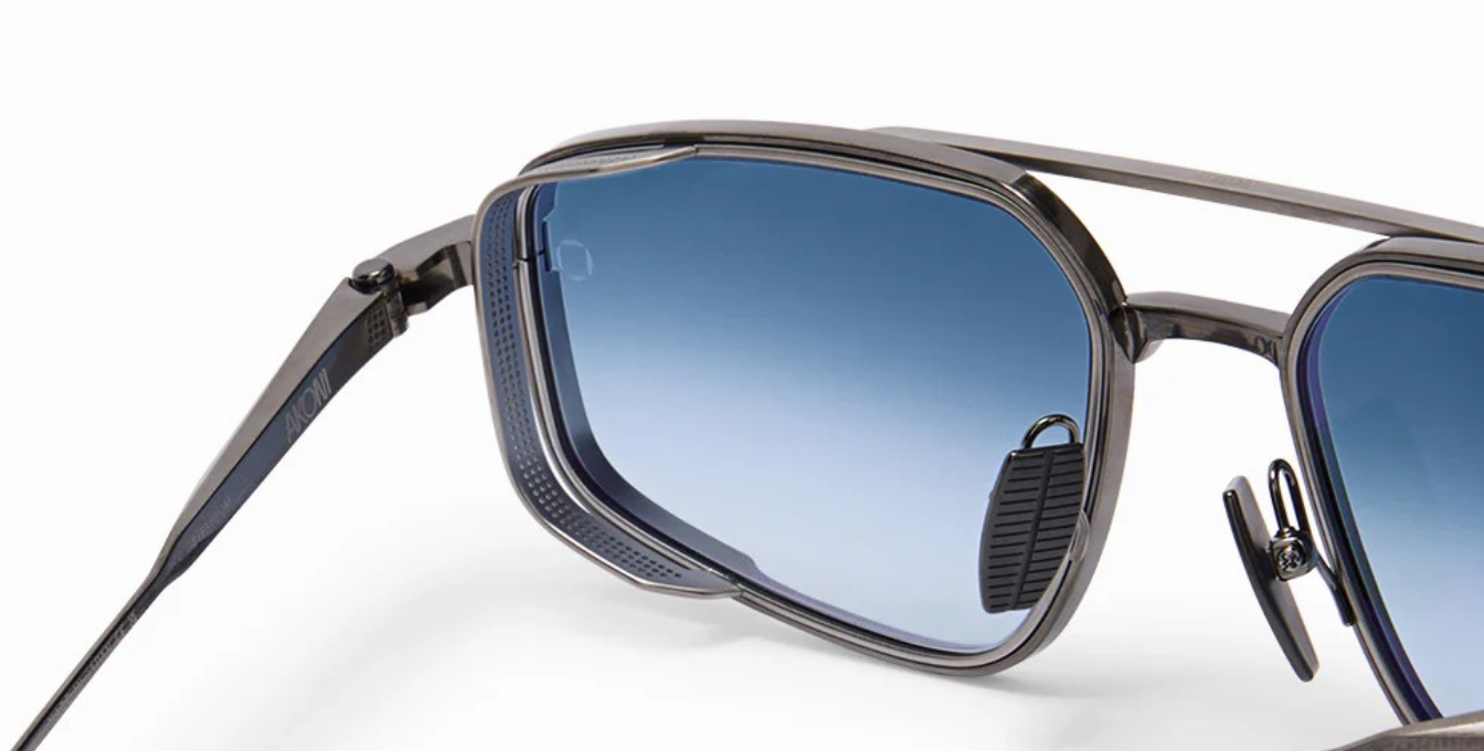 akoni atlantis brushed black rhodium eckie aviator sonnenbrille aus titan in silber mit blauen verlaufsgläsern