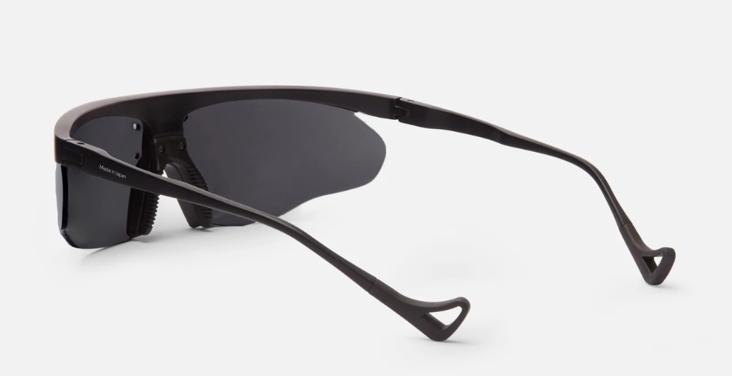 disctrict vision ashima black Sportbrille in schwarz mit grauen Gläser