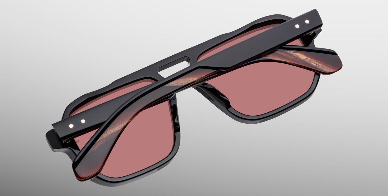 jacques marie mage evans velours eckige sonnenbrille aus acetat in schwarz mit weinroten gläsern