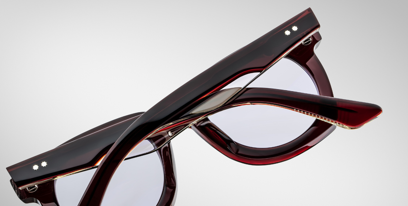 jacques marie mage ava cherry eckige sonnenbrille mit roten acetat und violetten gläsern