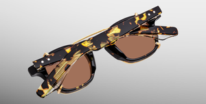 jacques marie mage clip on zephirin 47 gold eckiger sonnenclip aus titan in gold mit braunen gläsern, hergestellt in japan