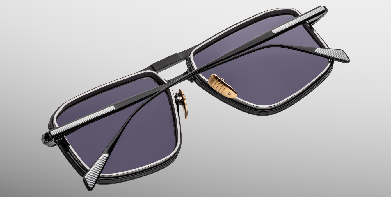 jacques marie mage earl corbeau eckige sonnenbrille in schwarz und silber mit grauen gläsern