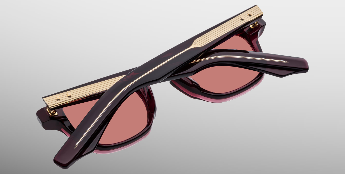 jacques marie mage zephirin amarena eckige sonnenbrille in weinrot aus acetat mit roten gläsern, handgefertigt in Japan