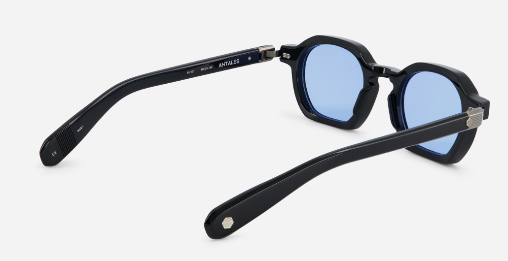 sato antales n/as-1 eckige sonnenbrille in schwarz mit blauen gläsern
