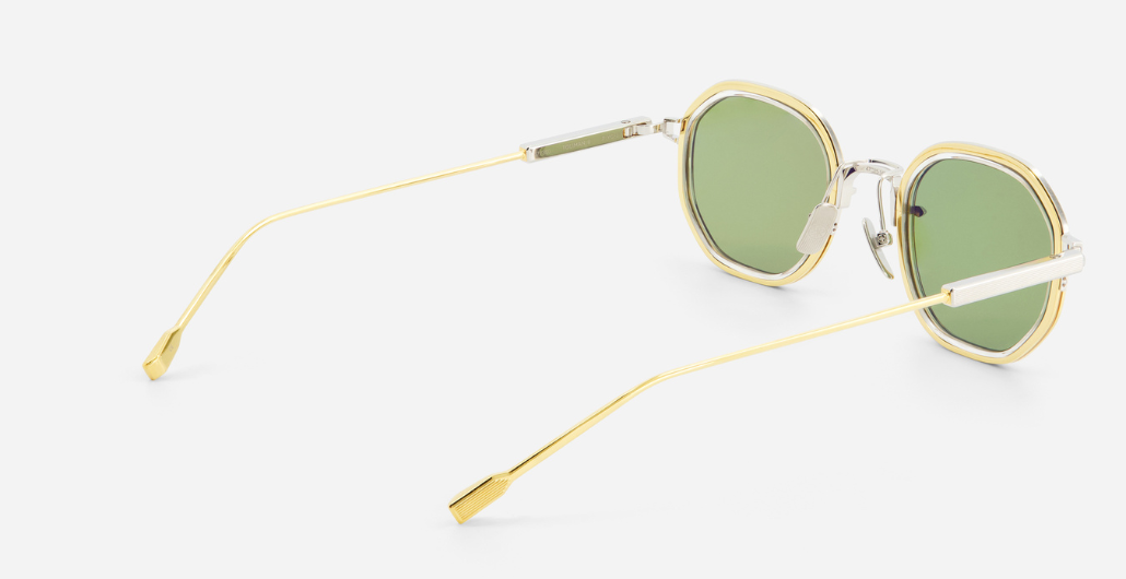 sato Toliman II P/YG-1 eckige sonnenbrille aus titan in silber und gold mit grünen gläsern