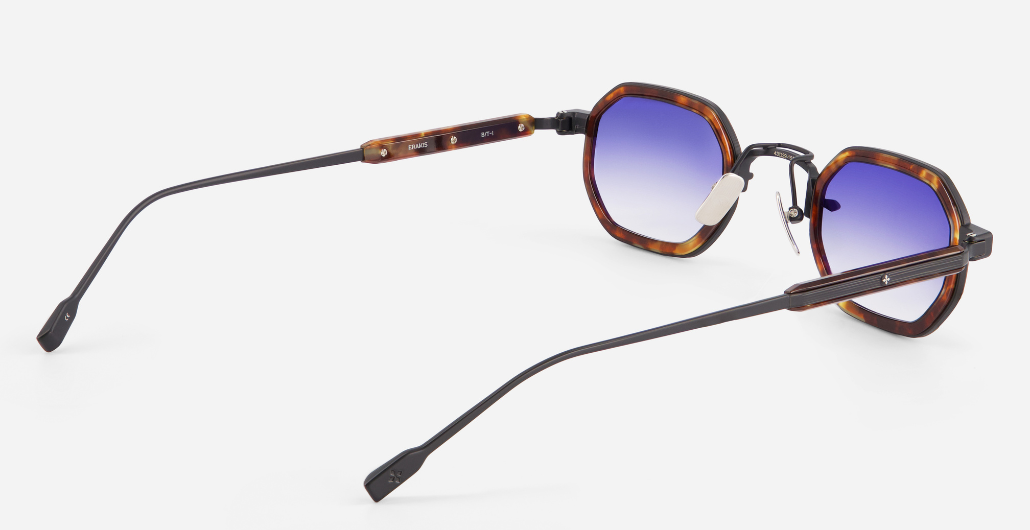 sato erakis b/t-1 eckige sonnenbrille in matt schwarz und tortoise mit dunkel blauen verlaufsgläsern