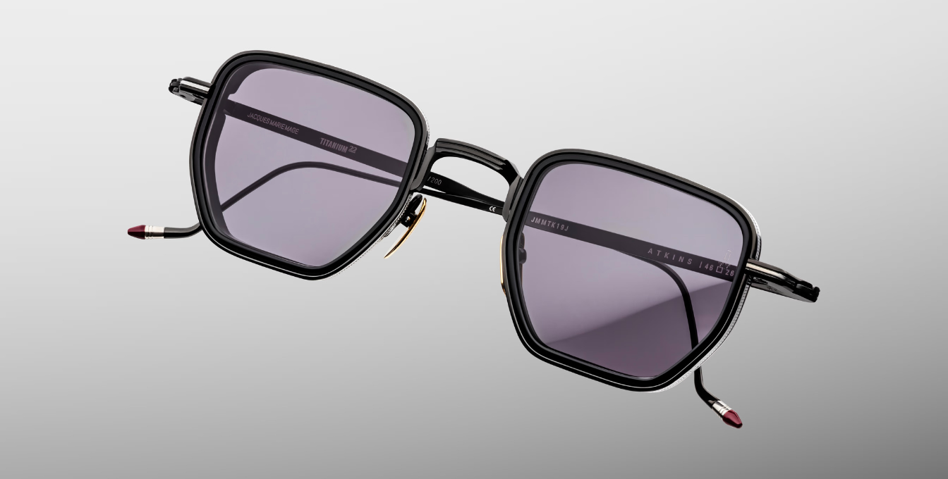 jacques marie mage atkins corbeau eckige sonnenbrille in schwarz mit grauen gläsern