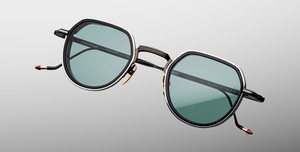 jacques marie mage dixon paon pantoförmige sonnenbrille aus titan und acetat in schwarz und silber mit türkisenen Gläsern