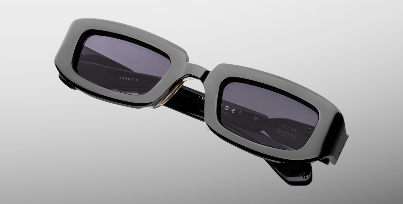 jacques marie mage ryder black eckige sonnenbrille aus titan in schwarz mit grauen gläsern