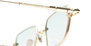 kuboraum H69 LG eckige Titansonnenbrille in gold mit hellgrpnen gläsern
