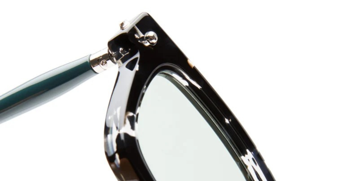 kuboraum P25 WHM eckige sonnenbrille in transparenten havana mit hellgrünen gläsern