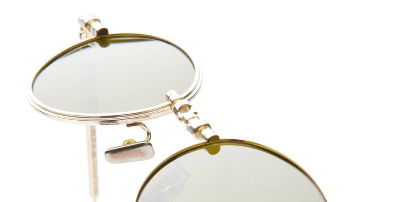 kuboraum h67 gd pantoförmige sonnenbrille aus titan in gold mit grünen gläsern