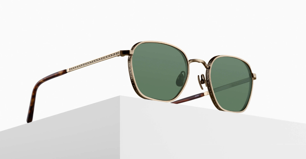 Matsuda M3101_Antique Gold - Dark Brown eckige Sonnenbrille aus Titan in gold mit grünen Gläsern