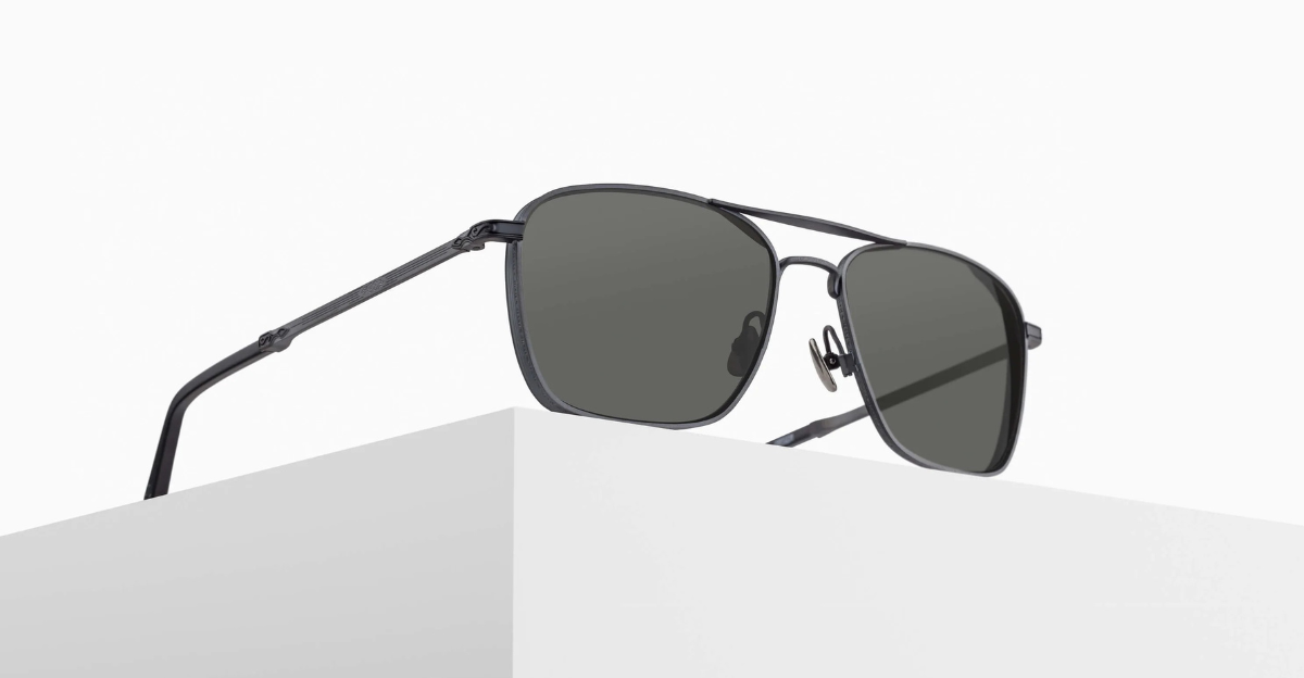 matsuda M3135_Matte Black aviator sonnenbrille aus titan in schwarz mit grauen gläsern
