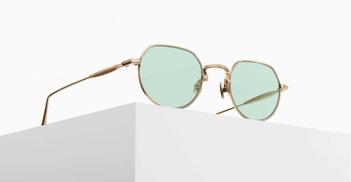 matsuda m3167 brushed gold sonnenbrille aus titan in gold mit grünen gläsern