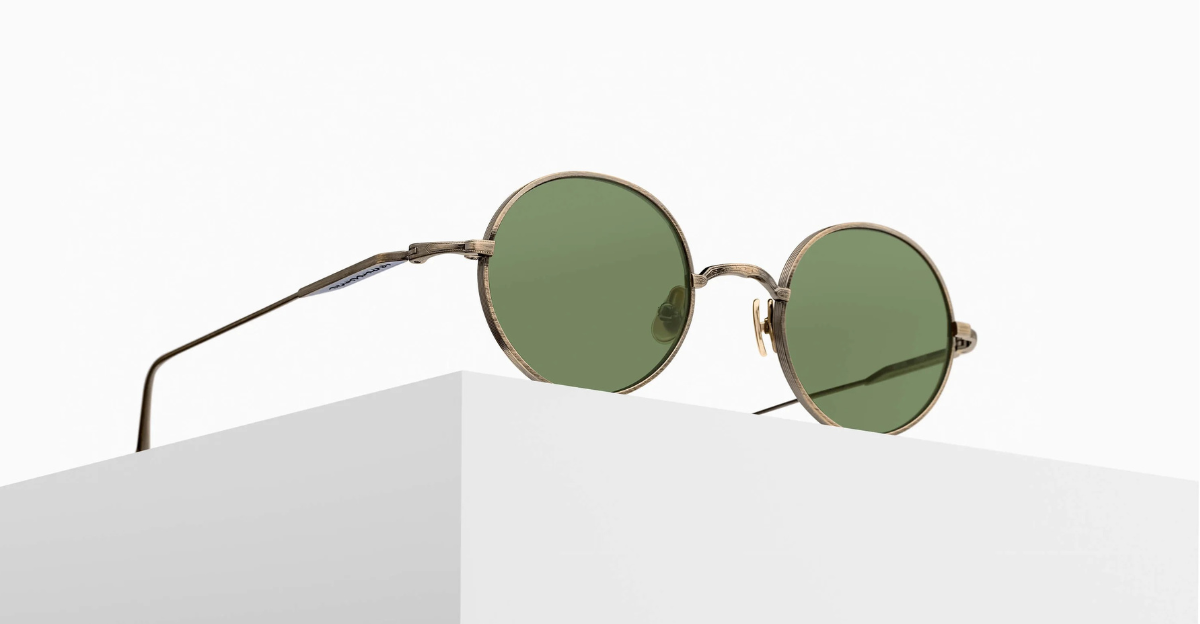 matsuda m3168 antique gold runde sonnenbrille aus titan in gold mit grünen glkäsern