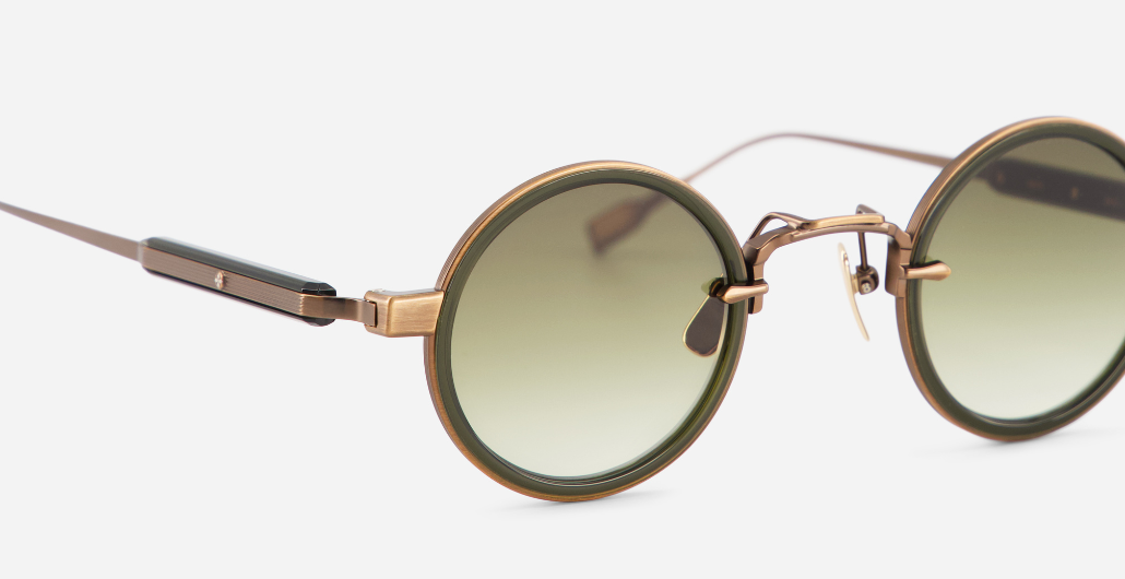 sato naos ab/o-1 ovale sonnenbrille aus titan und acetat in bronze und olive mit grün verlaufenden gläsern