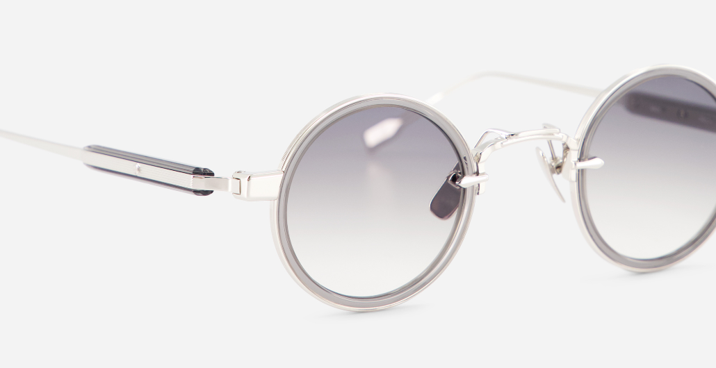sato naos P/GC-1 ovale sonnenbrille aus titan und acetat in silber und grau mit grauen verlaufsgläsern