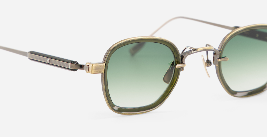 sato rigel ag/o-1 eckige sonnenbrille aus titan und acetat in gold und olive mit grünen verlaufsgläsern