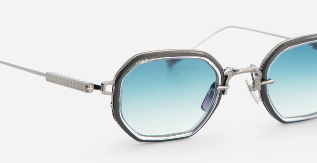 sato timir II as/bb-1 rechteckige sonnenbrille aus titan in silber und schwarz mit blauen verlaufsgläsern