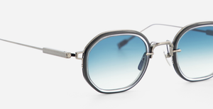 sato toliman II as/BB-1 eckige sonnenbrille aus titan in silber und schwarz und blauen verlaufsgläsern