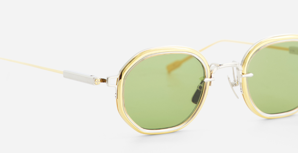 sato Toliman II P/YG-1 eckige sonnenbrille aus titan in silber und gold mit grünen gläsern