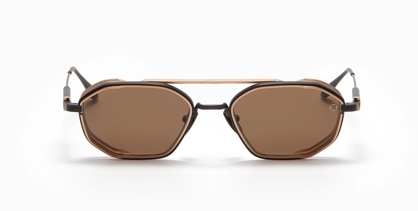 akoni eris-two brushed black ovale sonnenbrille in matt schwarz und golg mit braunen gläsern