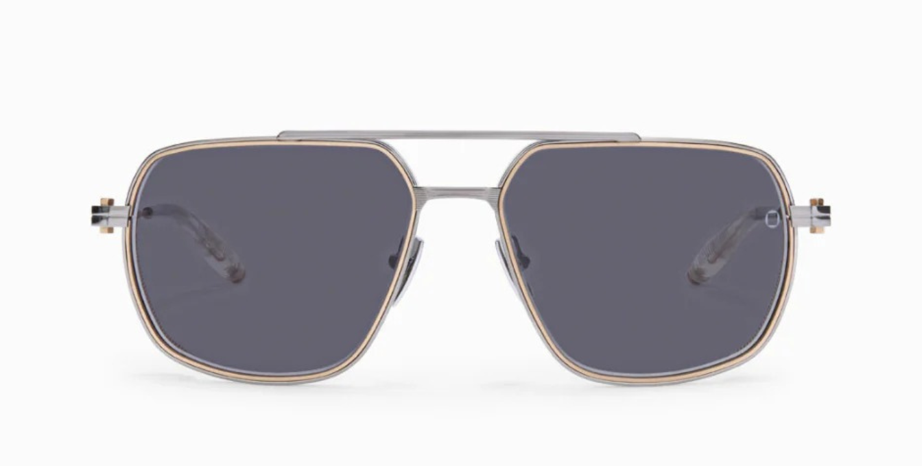 akoni pathfinder brushed black palladium and gold eckige aviator sonnenbrille in silber und gold mit grauen gläsern